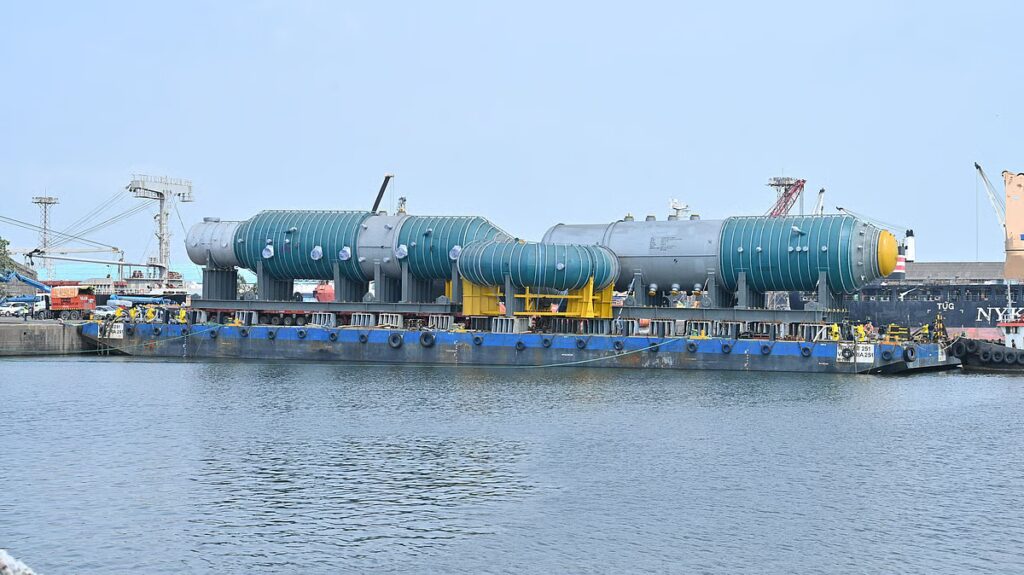 Mumbai Port Handles 718 MT Heavy Lift Cargo In Specialised Roll-Off Operation