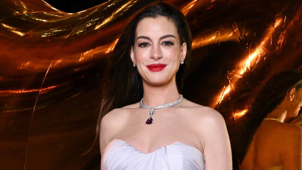 Anne Hathaway Just Started NYFW With a Baby Purple Bag