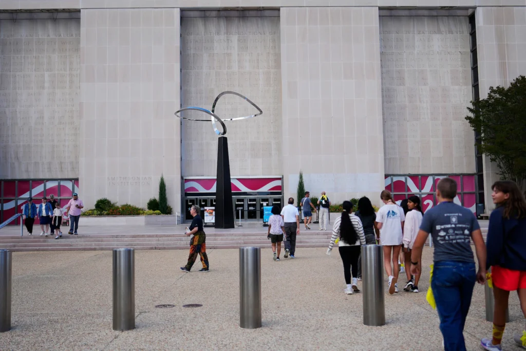 Trump calls for 30-foot statue of George Washington outside Smithsonian museum