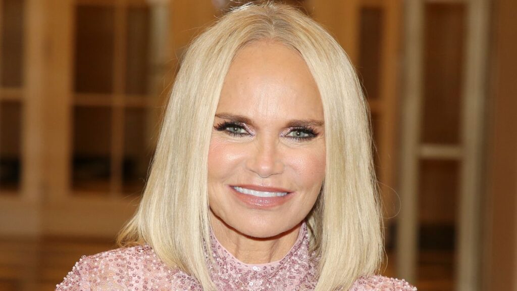 Kristin Chenoweth to Compete on New THE TRAITORS Season Hosted By Alan Cumming