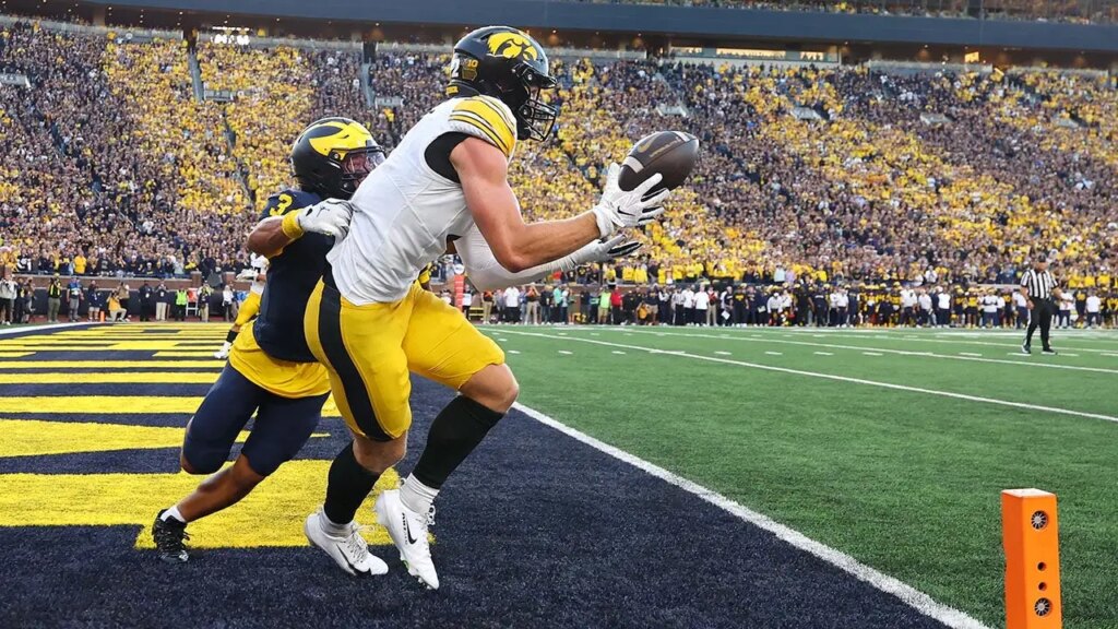 Hank Brown’s last-second touchdown pass lifts Iowa to 20-19 win over Michigan in Big Ten