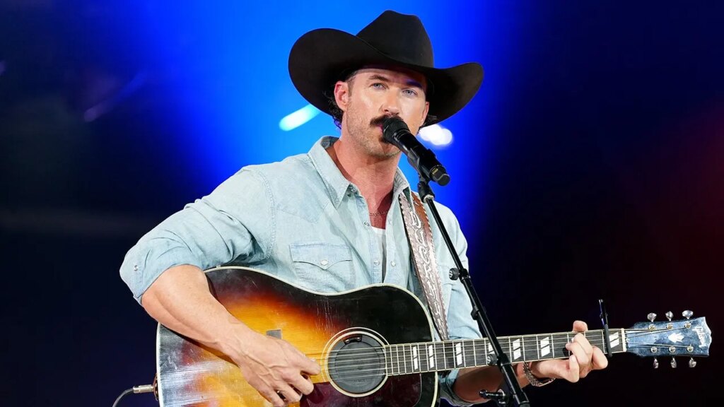 ‘How can you fight during a love song?’ Riley Green defuses crowd fight at New Mexico show