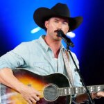 ‘How can you fight during a love song?’ Riley Green defuses crowd fight at New Mexico show