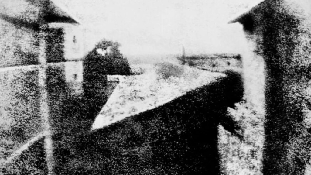 14 Historical Photos That Raise More Questions Than They Answer