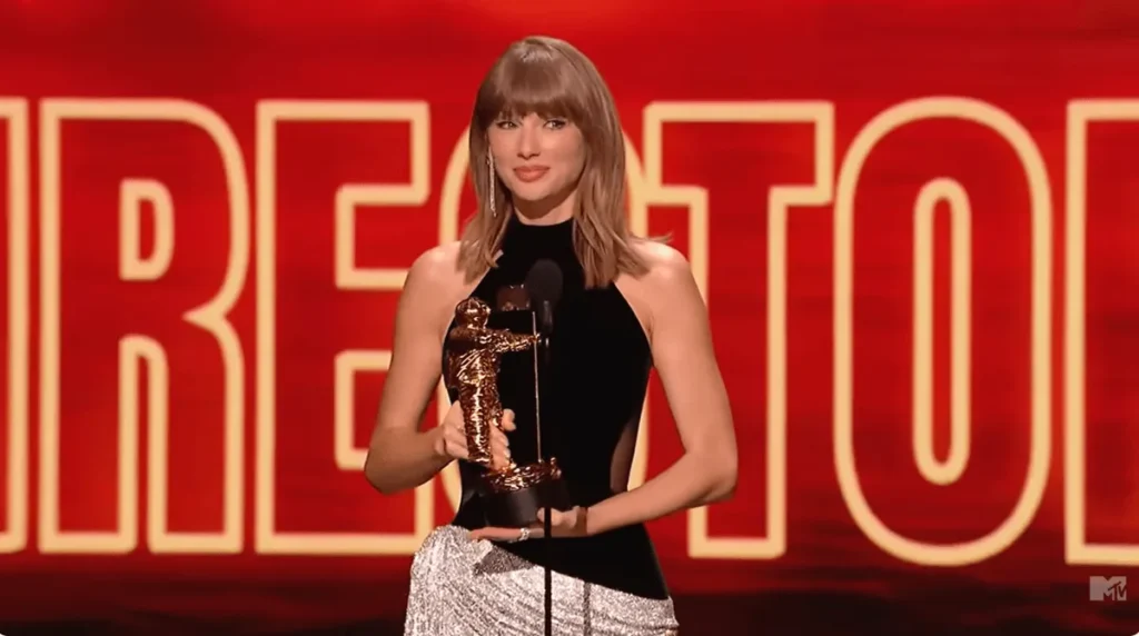 Taylor Swift Rocked Another Very Expensive Piece of Jewelry to the VMAs With Her Engagement Ring