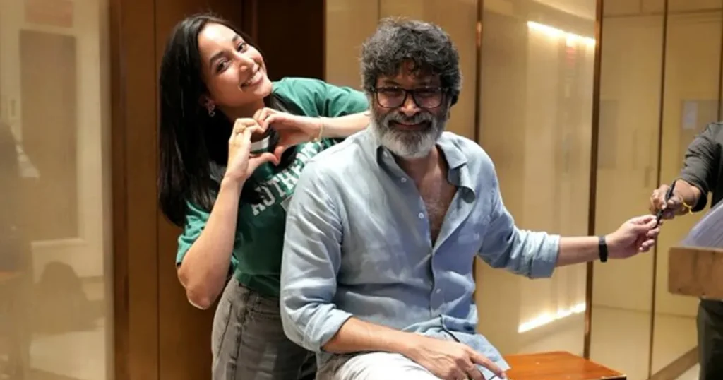 ఫోటో మూమెంట్ : త్రివిక్రమ్‌తో శ్రీనిధి సందడి.. మామూలుగా లేదుగా..!