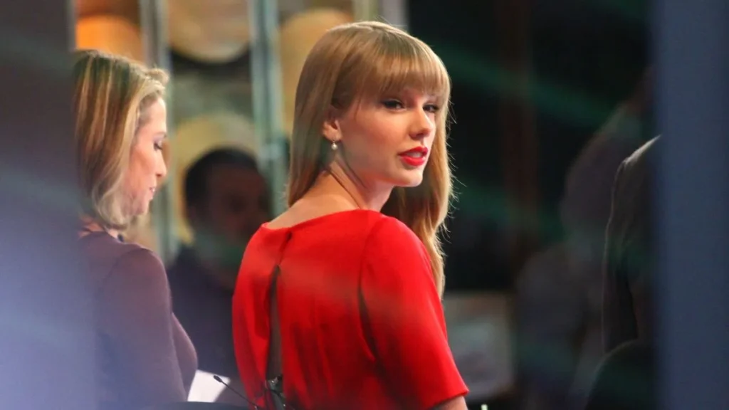 Taylor Swift’s ‘Dirty’ Travis Kelce Reference Sends Fans Into a Frenzy Over One Jaw-Dropping Line