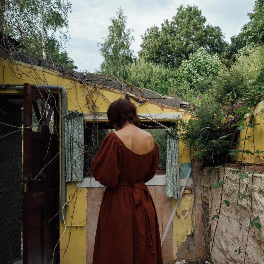 Johanna Warren Shares New Song “Islamorada”: Listen