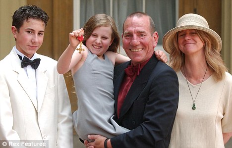Pete Postlethwaite leaves just £185,000 in his will despite box office hits