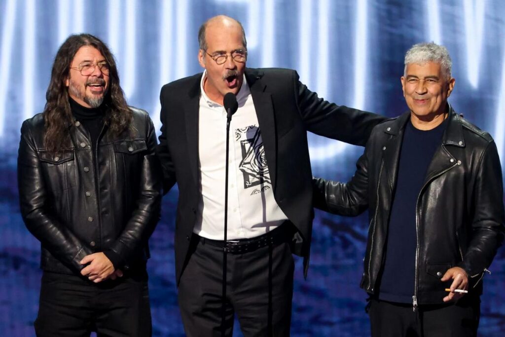Nirvana Members Accepted the MTV VMAs Video Vanguard