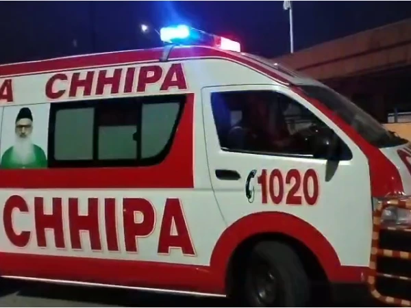 کراچ، کوچ کی ٹکر سے راہگیر لڑکا جاں بحق، عوام کے تشدد سے کوچ ڈرائیور زخمی