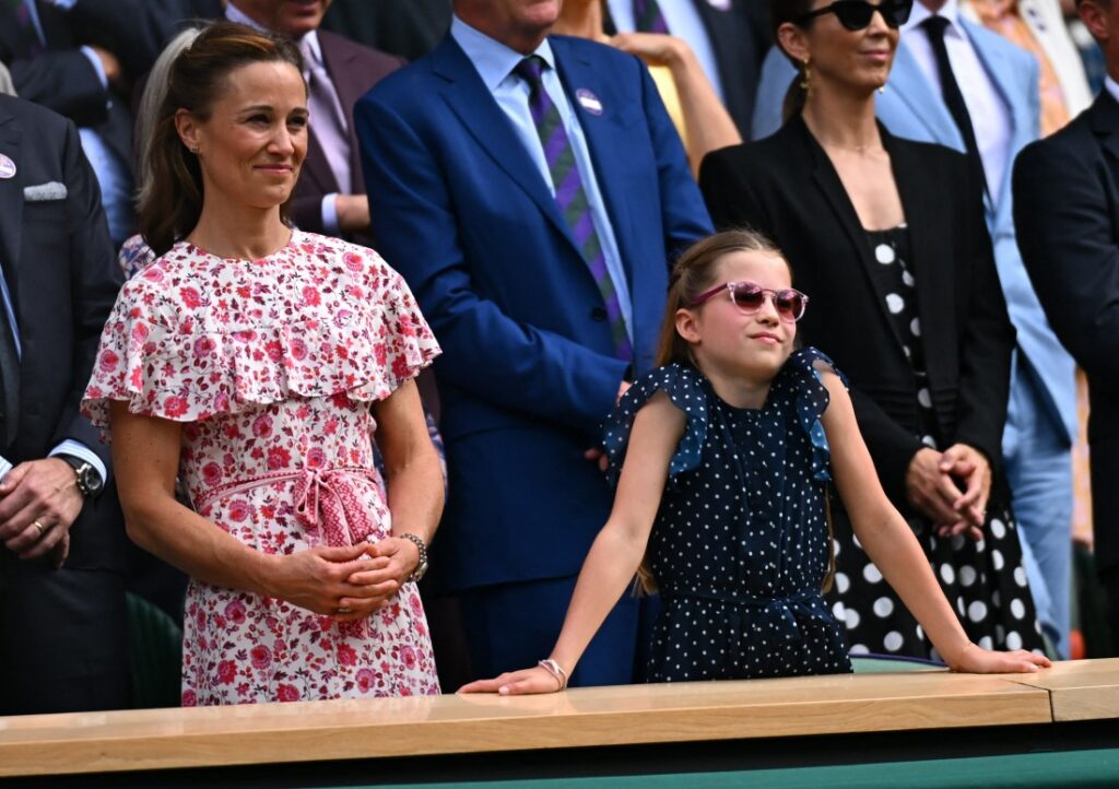 Mail: Pippa Middleton is a flop, will she never escape her sister’s shadow?