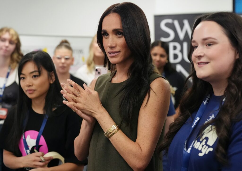Duchess Meghan stepped out at a Cotswolds pub with Ellen DeGeneres & Portia