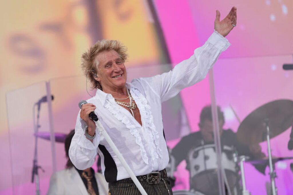Sir Rod Stewart announces UK and Ireland tour which will ‘definitely be my last’