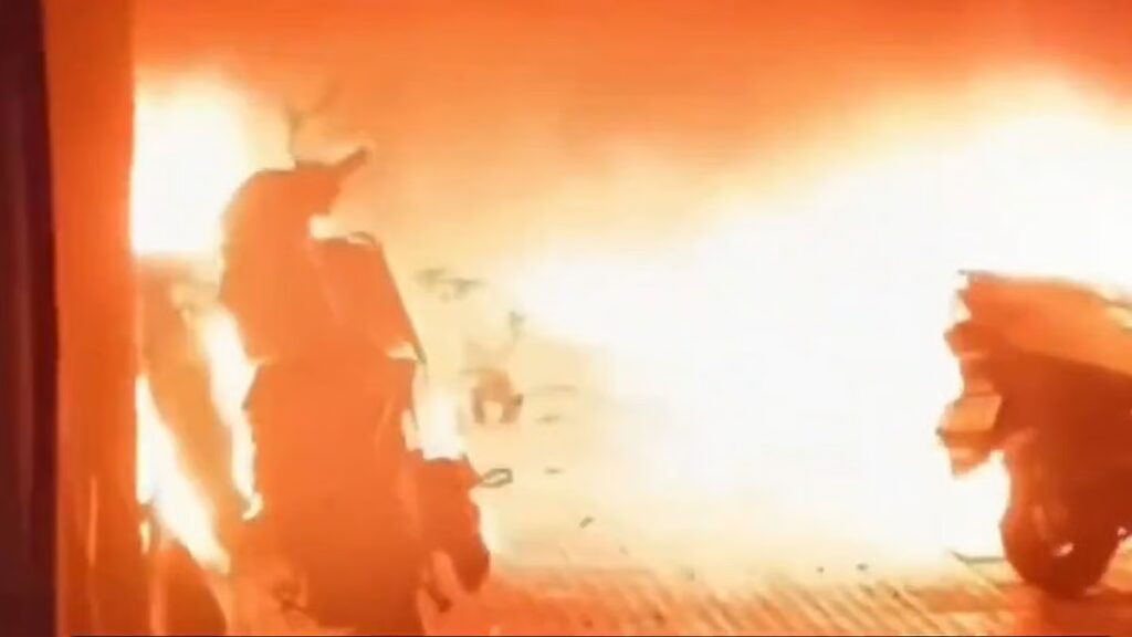 Maharashtra: Woman Hospitalised After Massive Fire Erupts In Bhiwandi Apartment Parking Area, 14 Two-Wheelers Gutted