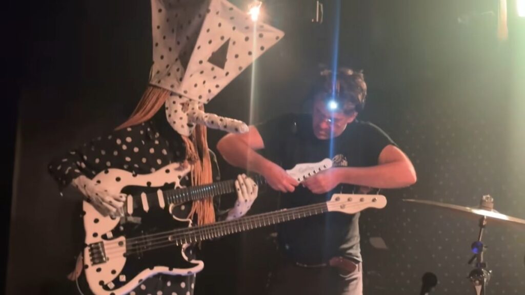 Angine de Poitrine broke a string onstage – and restringing the double-neck was so challenging it nearly derailed the show