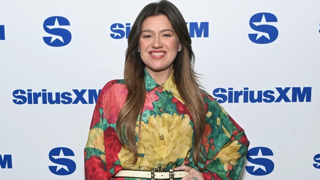 Is Kelly Clarkson Single or Dating Anyone? Her Relationship Status Explained | Just Jared