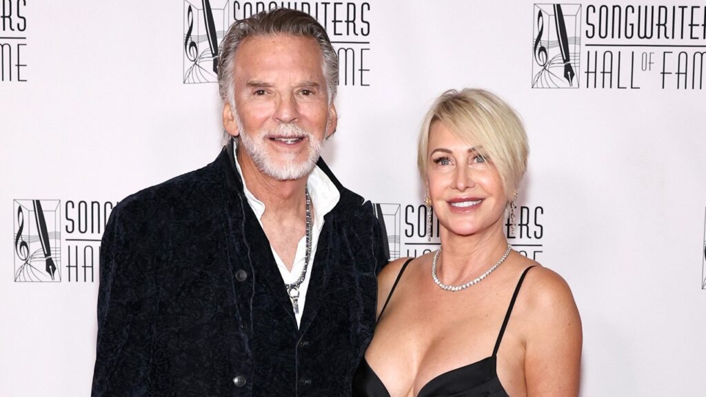 Kenny Loggins Reveals He & Longtime Girlfriend Lisa Hawkins Secretly Eloped in Hawaii! | Just Jared