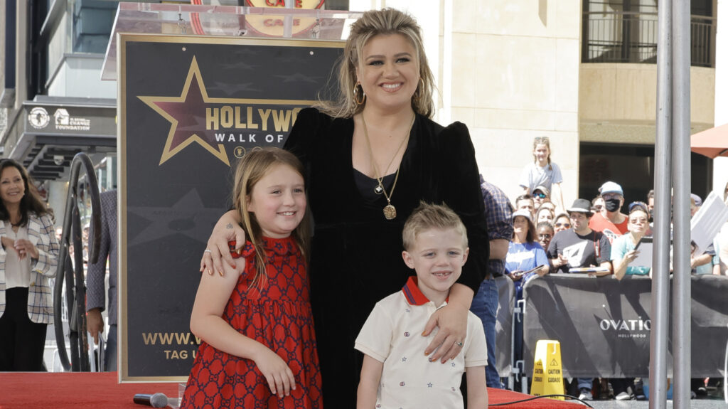 The Staggering Height Transformation Of Kelly Clarkson’s Daughter