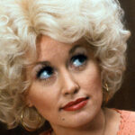 Dolly Parton’s 110-Minute Comedy Is Finding Fans On Netflix 46 Years Later