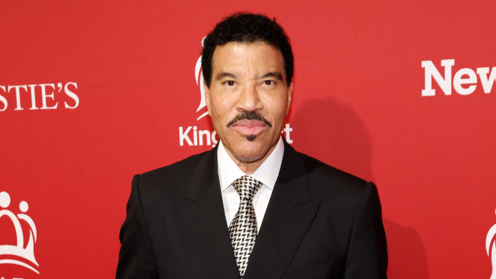Lionel Richie Fans Fear He’ll ‘End Up Like Dolly’ If He Doesn’t Stop Tour