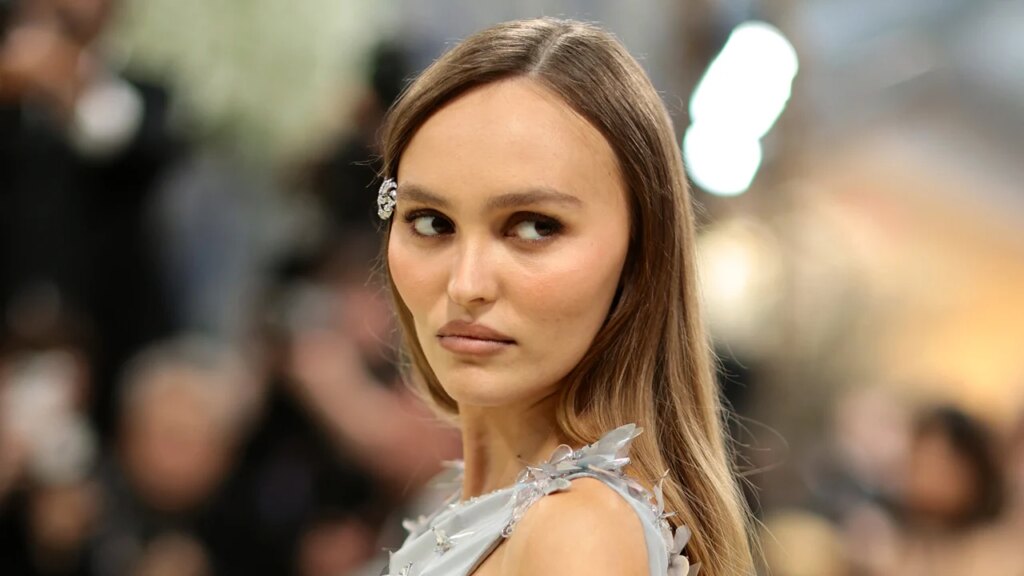 Lily-Rose Depp Set to Star in New Playboy Mansion Movie ‘Playmates’ Directed by Lorraine Nicholson | Just Jared