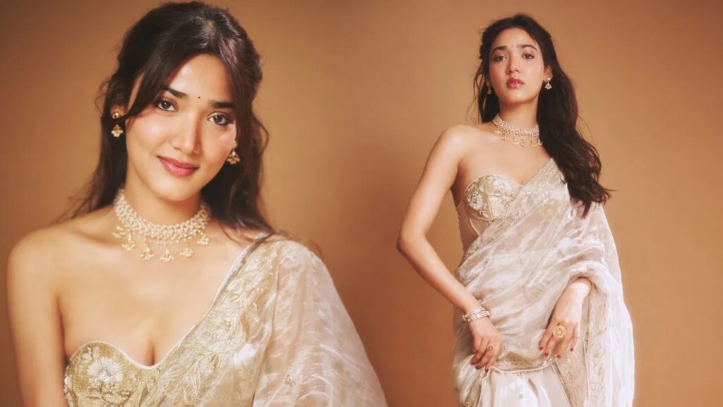 12वीं फेल एक्ट्रेस मेधा शंकर ने बिखेरे खूबसूरती के जलवे, पेस्टल साड़ी में ढाया कहर, छा गईं तस्वीरें