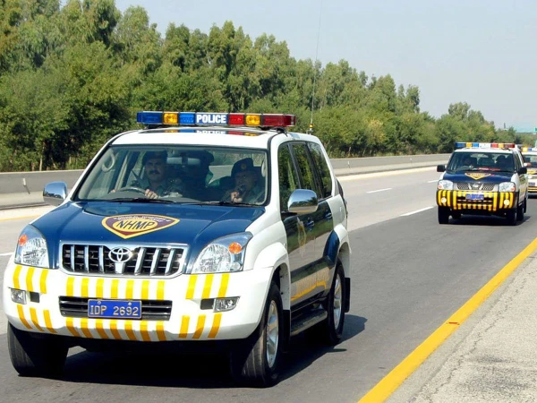 اسلام آباد تا پشاور موٹروے چکدرہ کے مقام پر مظاہرے کی وجہ سے بند