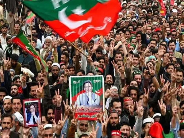 پی ٹی آئی کا 27 ستمبر سے قبل لانگ مارچ شروع کرنے کا عندیہ