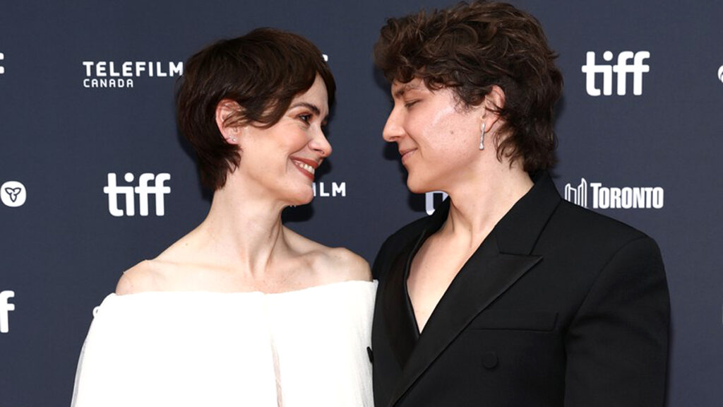 Sarah Paulson & Cody Fern Reunite at ‘Closing Night’ Premiere