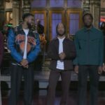 ‘SNL’: Jalen Brunson and Knicks Teammates Chuckle Through Monologue