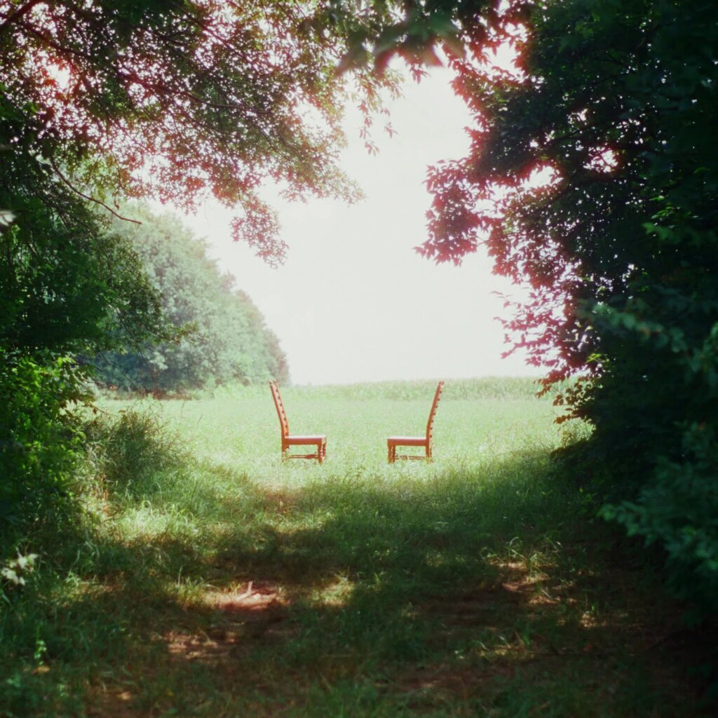 Ratboys Release ‘Singin’ To An Empty Chair’ Deluxe With Covers By PUP, Wild Pink, Kevin Morby, & More