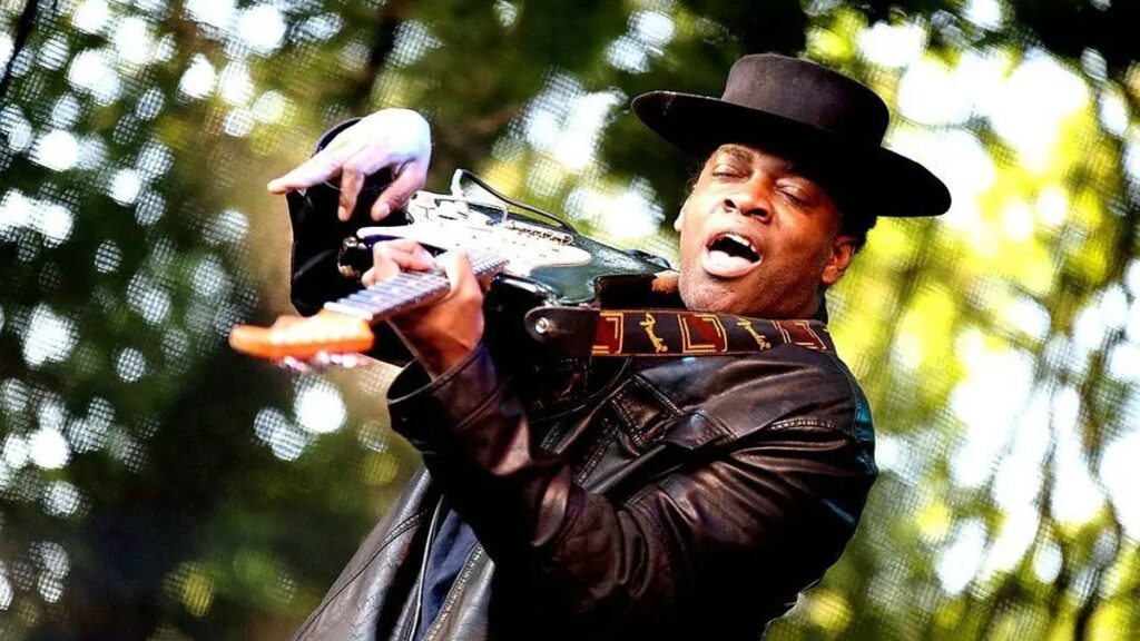 Blues guitar great Carvin “King of Strings” Jones dies at 60