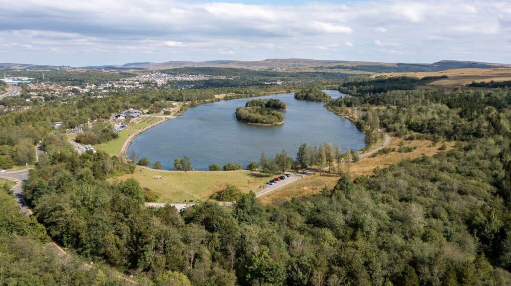 The beautiful country park and lake just over 1 hour from Bristol perfect for dog walking