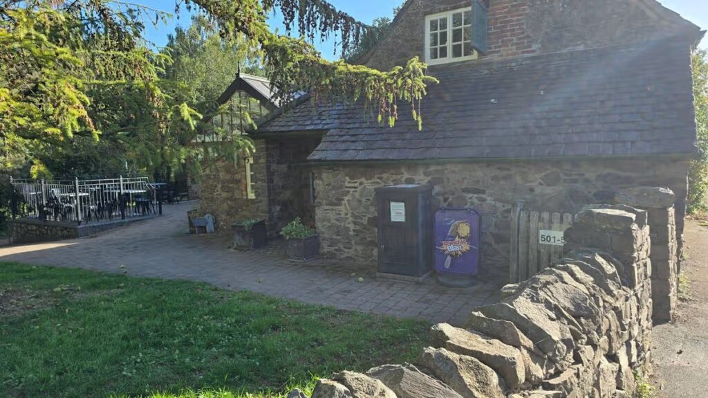 Bradgate Park coffee shop bounces back after major food hygiene failures found