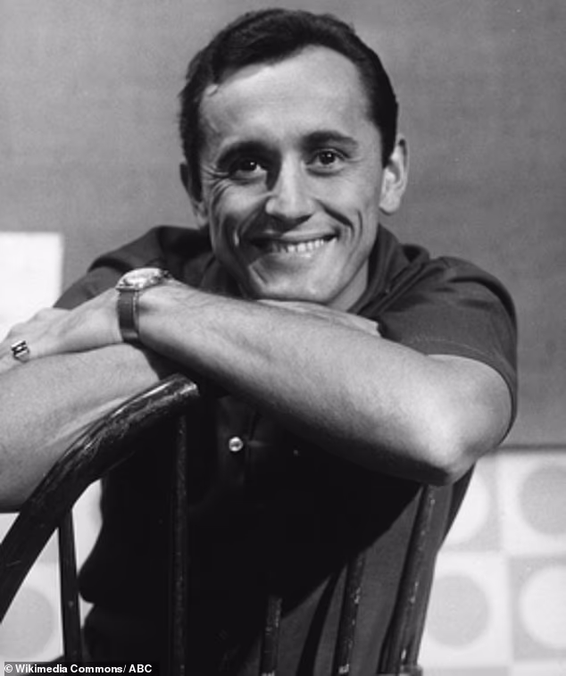 Tributes pour in as original Play School presenter Alister Smart dies