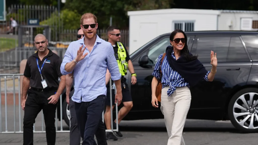 Paparazzi Catches Meghan Markle and Prince Harry at the Pub