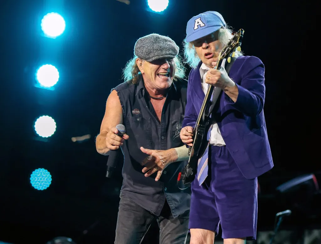 AC/DC Brings Out Dave Grohl for ‘Highway to Hell’ at MetLife Show