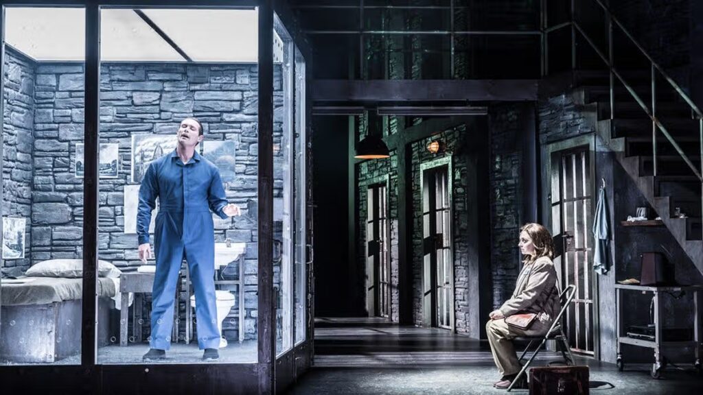 Former Coronation Street stars share the stage in goosebump-inducing adaptation of Silence of The Lambs