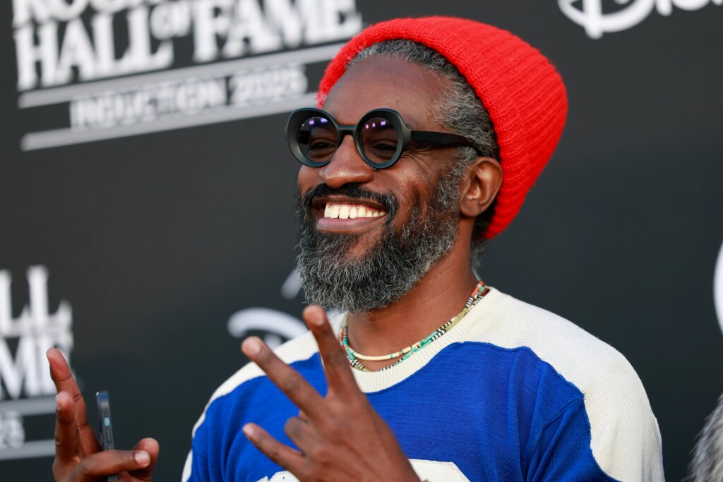André 3000’s New Album: Sonic Youth’s Lee Ranaldo Says It’s “Balls To The Wall”