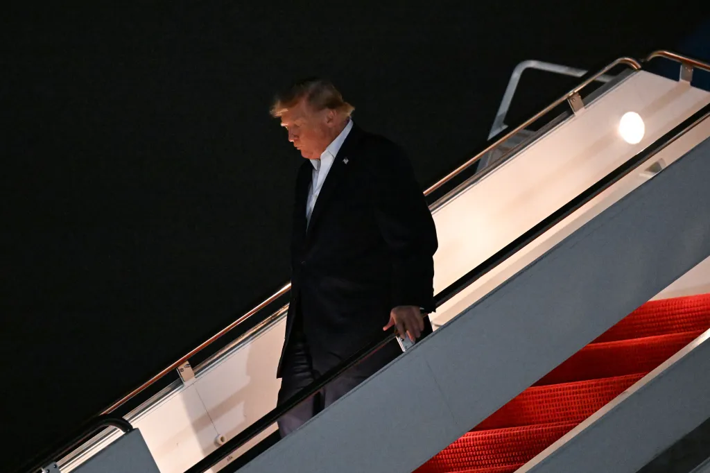 Politico Blocked From Air Force One In Latest Trump Ban