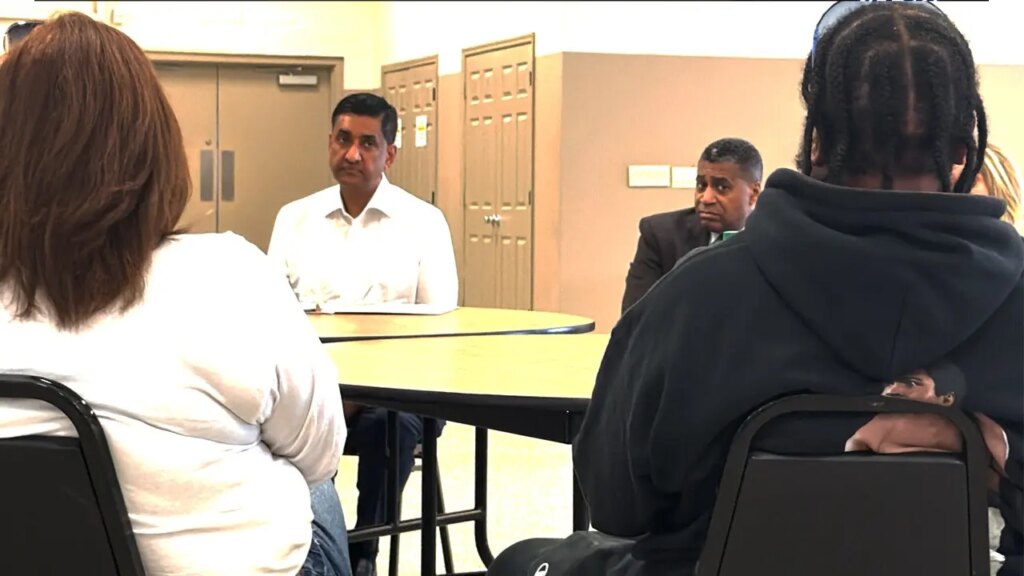 Rep. Ro Khanna hears Fuyao Glass workers’ claims of Chinese-linked factory abuses