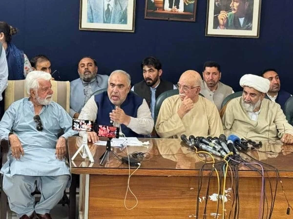 پی ٹی آئی لانگ مارچ؛ اپوزیشن اتحاد کا حکومت سے مذاکرات کا آپشن برقرار رکھنے کا اعلان