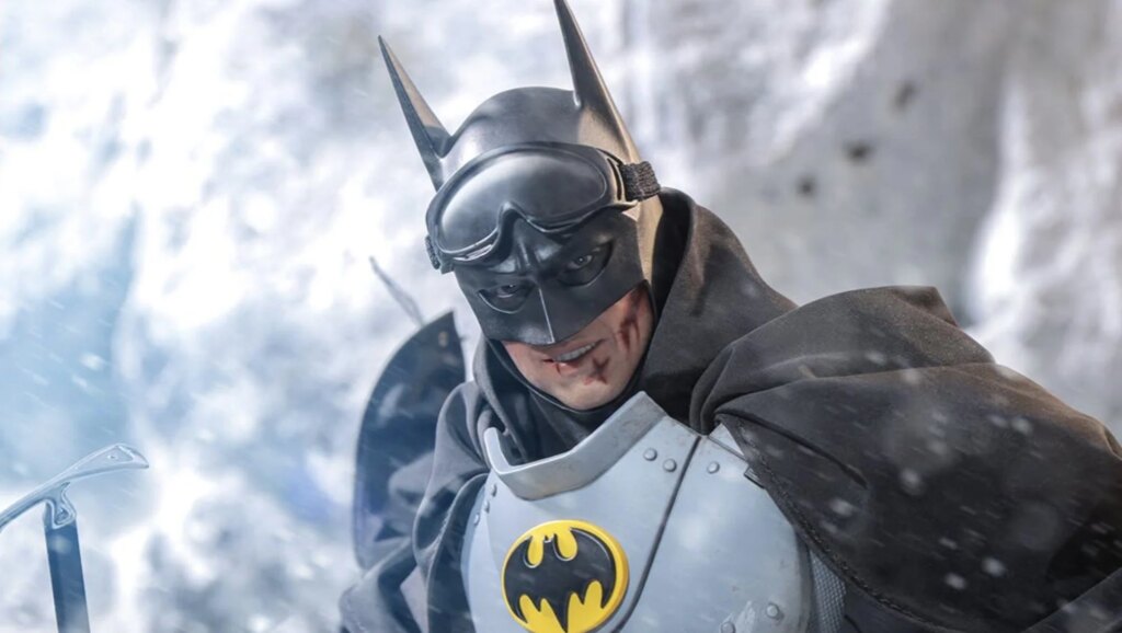 Hot Toys Reveals Michael Keaton’s Batman Arctic Suit Figure From THE FLASH — GeekTyrant
