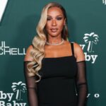 “Savannah James flies first-class & her friends fly business class” links