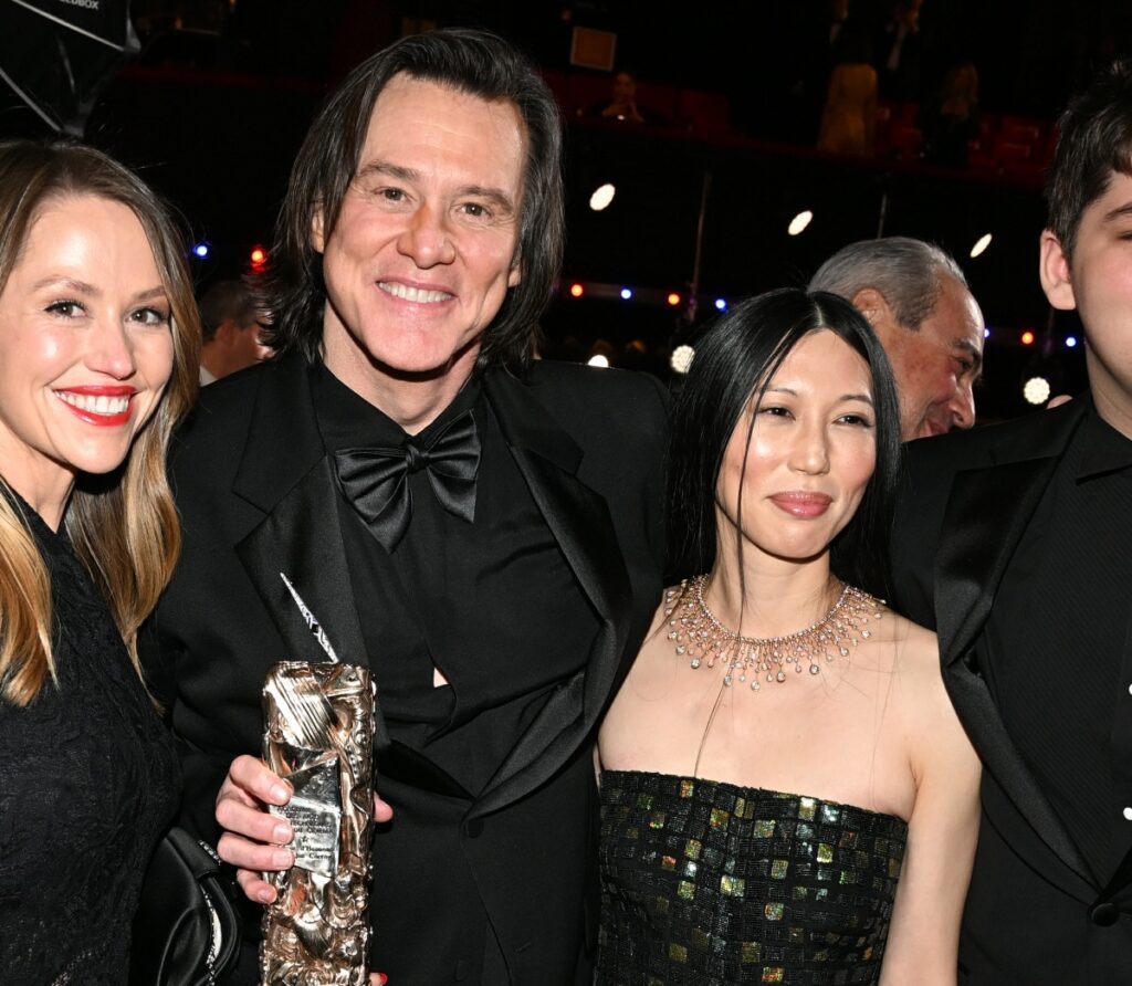 “Jim Carrey quietly married his longtime girlfriend Min Ah” links