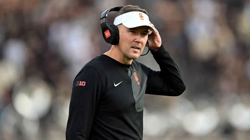 Lincoln Riley hot seat rumors get louder after ‘Fire Lincoln’ chants during USC-Washington