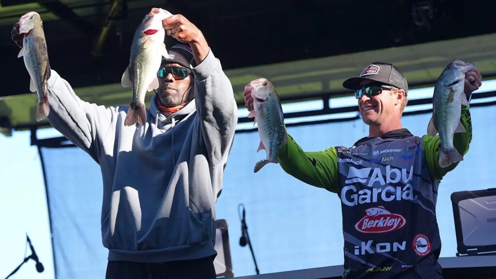 Randy Moss, Vikings coach Kevin O’Connell bond over shared love of fishing and football