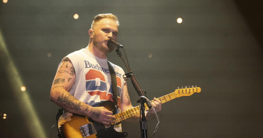 Zach Bryan wears ‘Free Palestine’ shirt at Robert Kraft’s Gillette Stadium